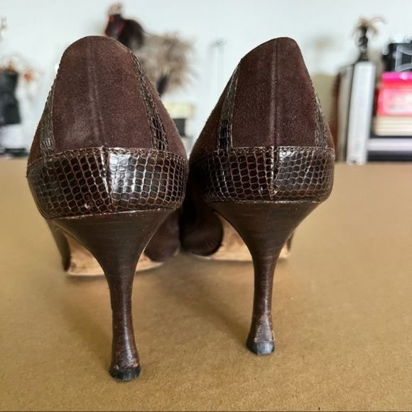 Manolo Blahnik Suede Croc Pointy Toe Wood Stacked Heels - Picture 5 of 7